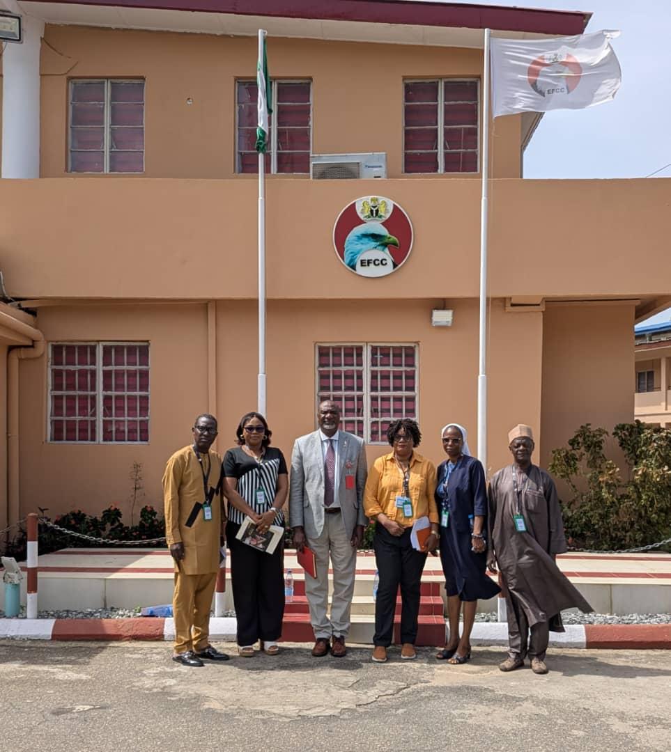 GqhOskxWcAAGG2S Beesreign Media