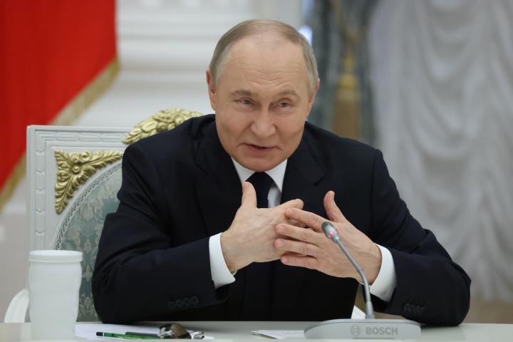 russianpresidentvladimirputingestures105356989 Beesreign Media